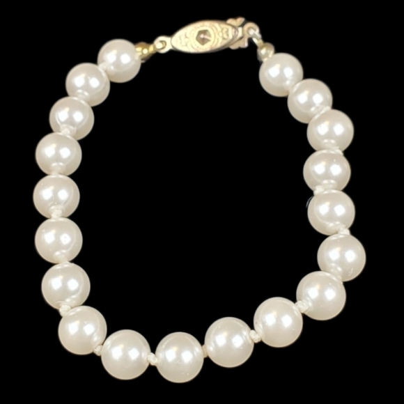 Vintage Faux Pearl Bracelet Hand Knotted Strand Creamy White Decorative Clasp 7" - Picture 1 of 5
